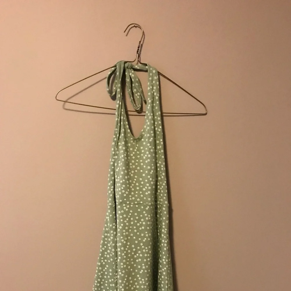 Green flower tie back halter dress - Picture 9 of 15